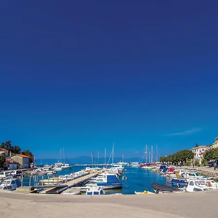 בית נופש 1 Bedroom Beach Front Home In Malinska *