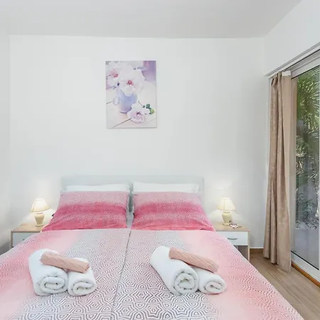 1 Bedroom Beach Front Home In Malinska בית נופש מאלינסקה