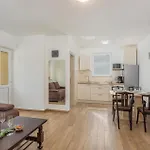 1 Bedroom Front In *