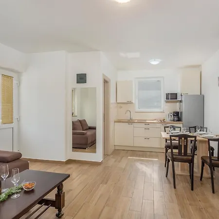 1 Bedroom Front In *
