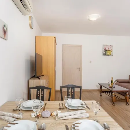 Beautiful In With Kitchen Feriehus Malinska