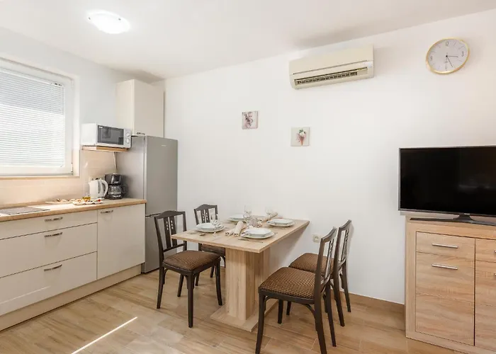 Dom wakacyjny Beautiful In With Kitchen Malinska
