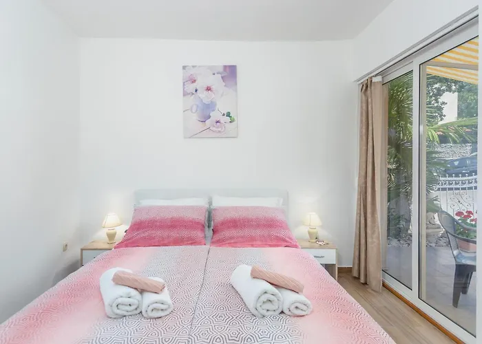 Beautiful In With Kitchen بيت للعطل مالينسكا